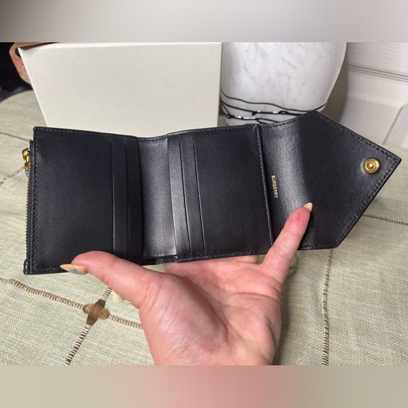 🔥BRAND NEW🔥 Burberry Nova Check/Leather Compact Wallet - Picture 7 of 15